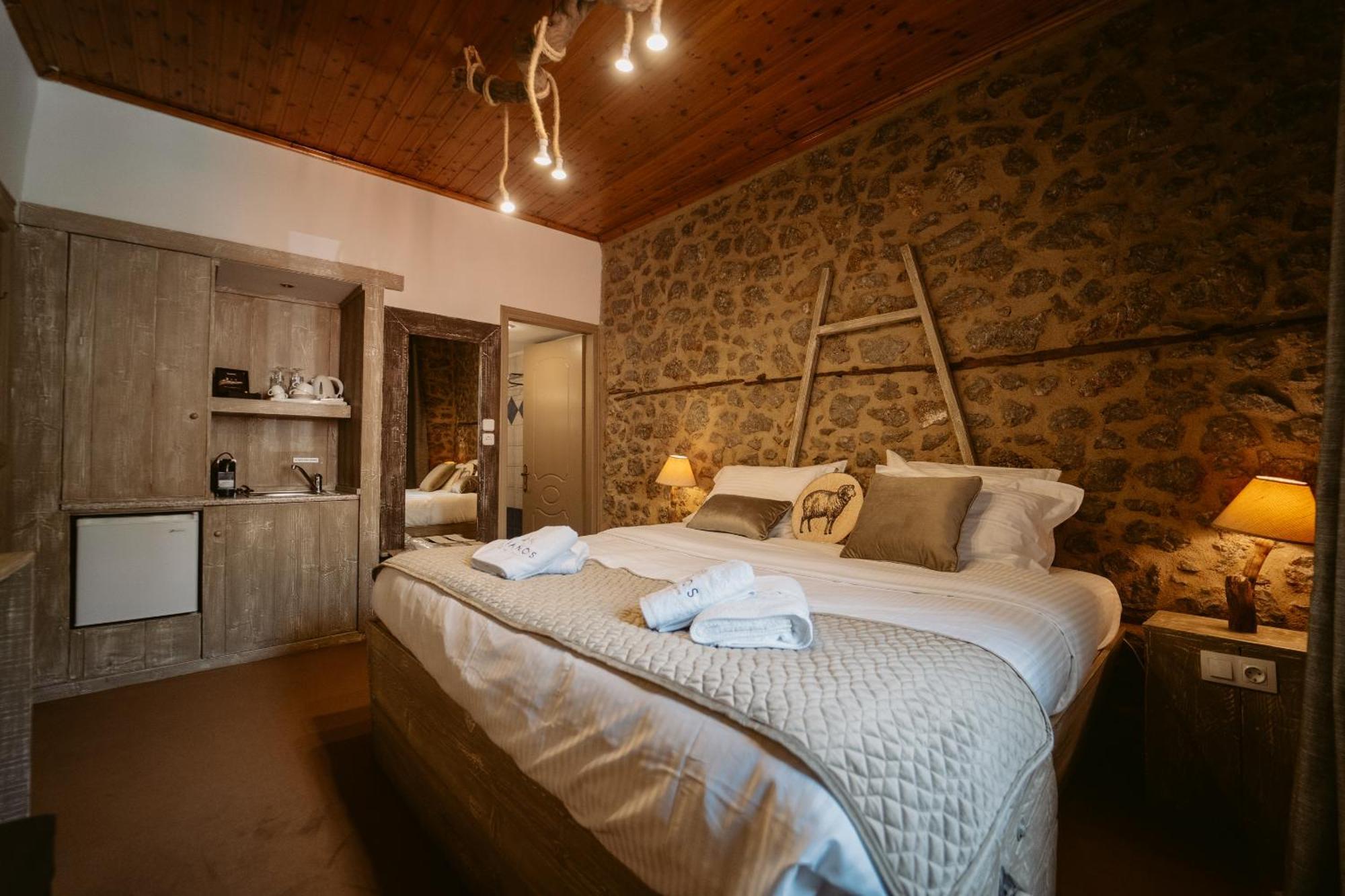 Afanos Guesthouse Arachova Pokoj fotografie